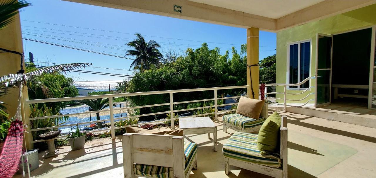 פוארטו מורלוס Layla Guesthouse מראה חיצוני תמונה